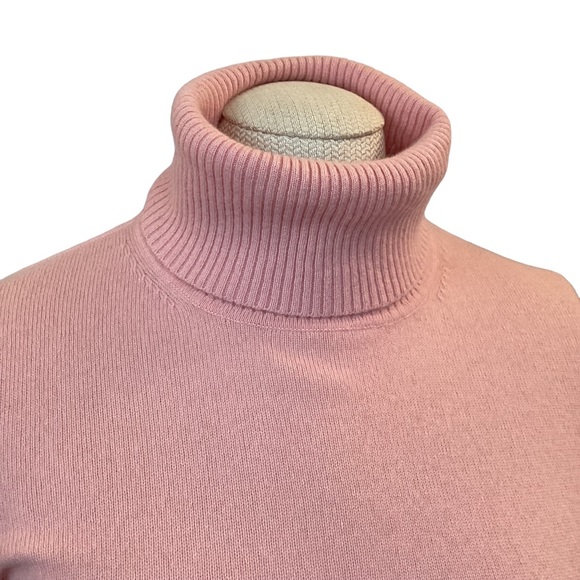 CH Classics 100% Cashmere Turtleneck Sweater - Picture 4 of 7